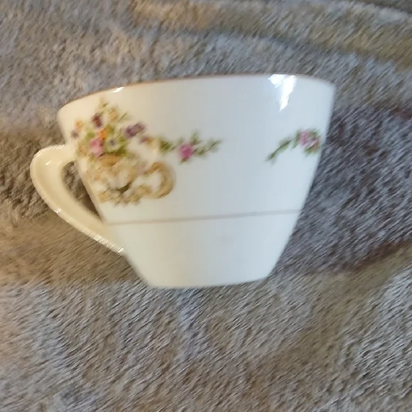 Vintage Elegant Floral Tea Set - Picture 6 of 12